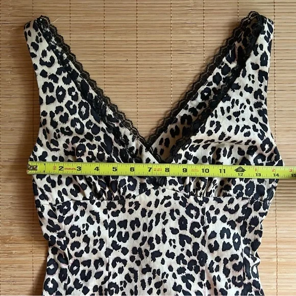 bebe Pin-Up Style Leopard Print Wiggle Dress - Picture 2 of 8